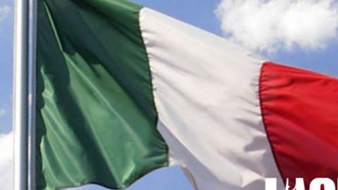 Bandiera Italiana al vento